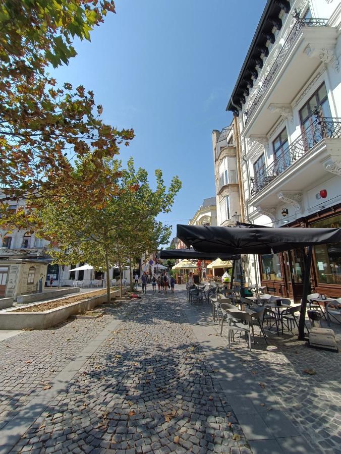 Old Town Within Apartment Bukares Bagian luar foto